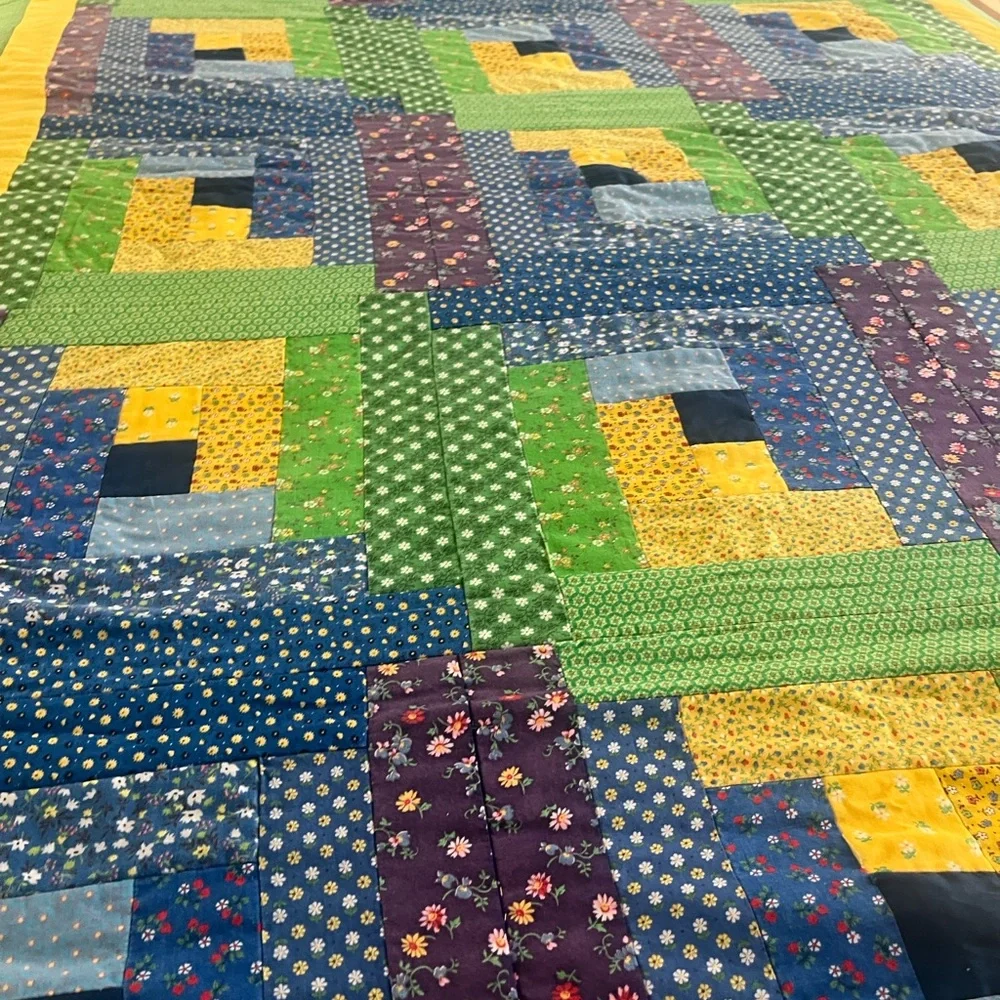 HANDMADE QUILT Pieced LOG CABIN COURTHOUSE STEP Colorful Patchwork Retro